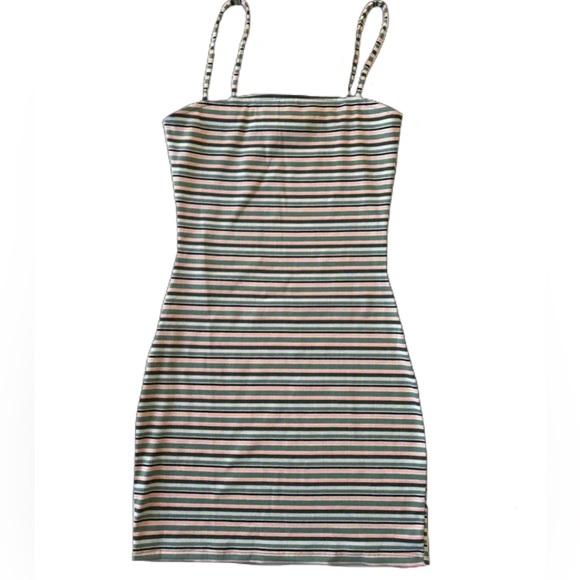 Super flattering summer mini dress - Picture 1 of 1